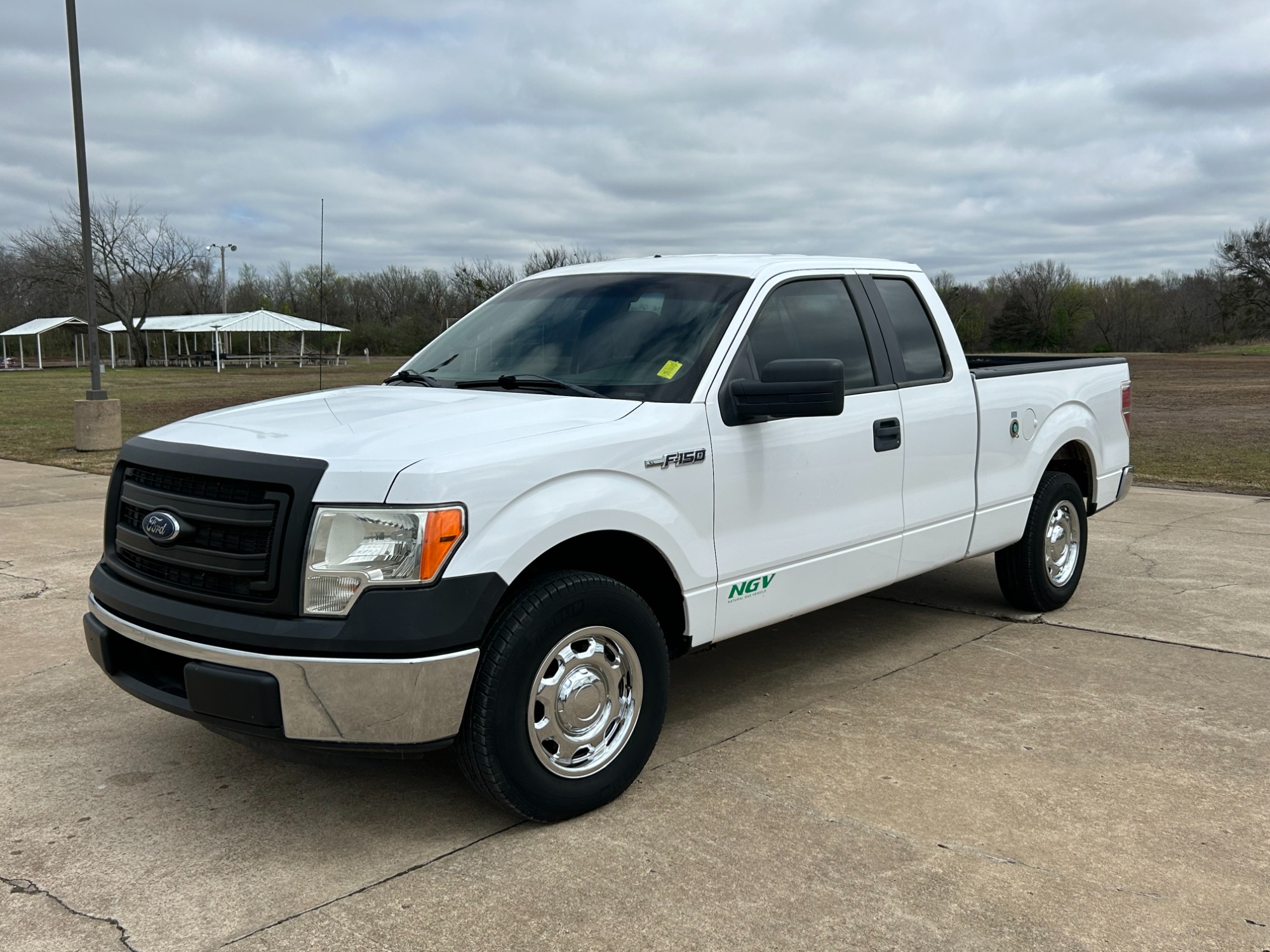 photo of 2014 Ford F-150 XLT SuperCab 8-ft. Bed 2WD BI- FUEL (RUNS ON BOTH CNG OR GAS)